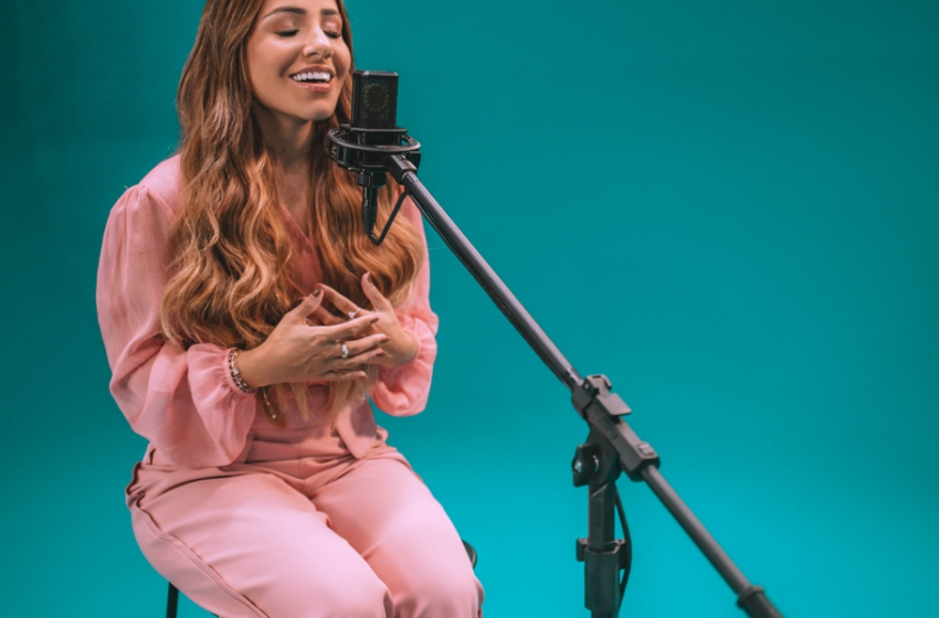  Gabriela Rocha lança medley com sucessos do Renascer Praise